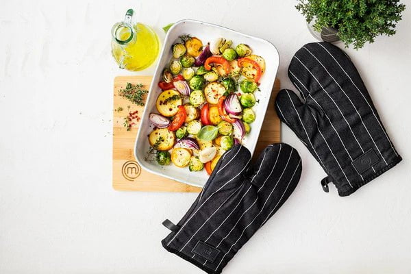 UK MASTERCHEF OVEN MITTS 2 PIECES TEXTILES ESSENTIAL KITCHENWARE